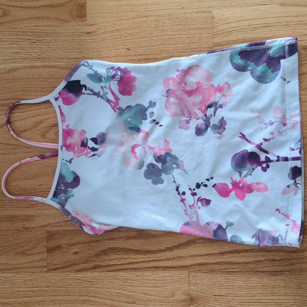 Lululemon size 4 floral white power Y tank